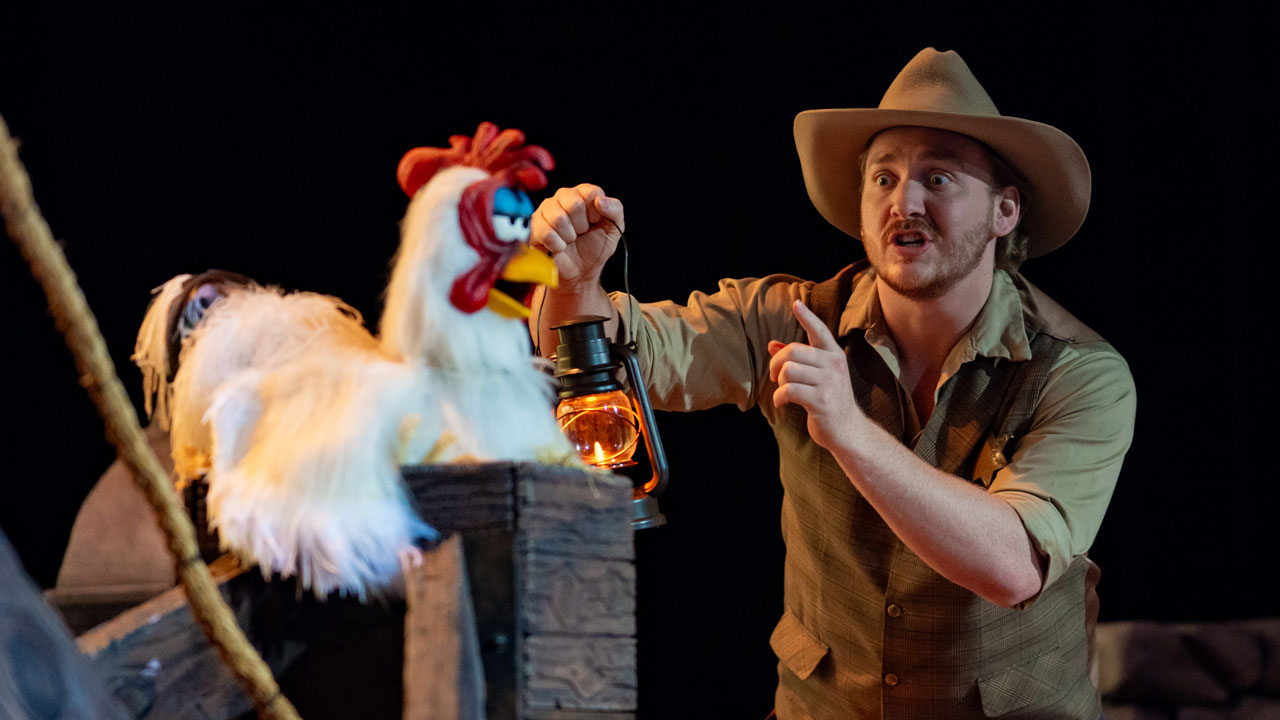 A chicken and the sheriff