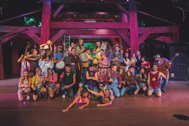 cast of Hatfield and McCoy Dinner Feud on stage