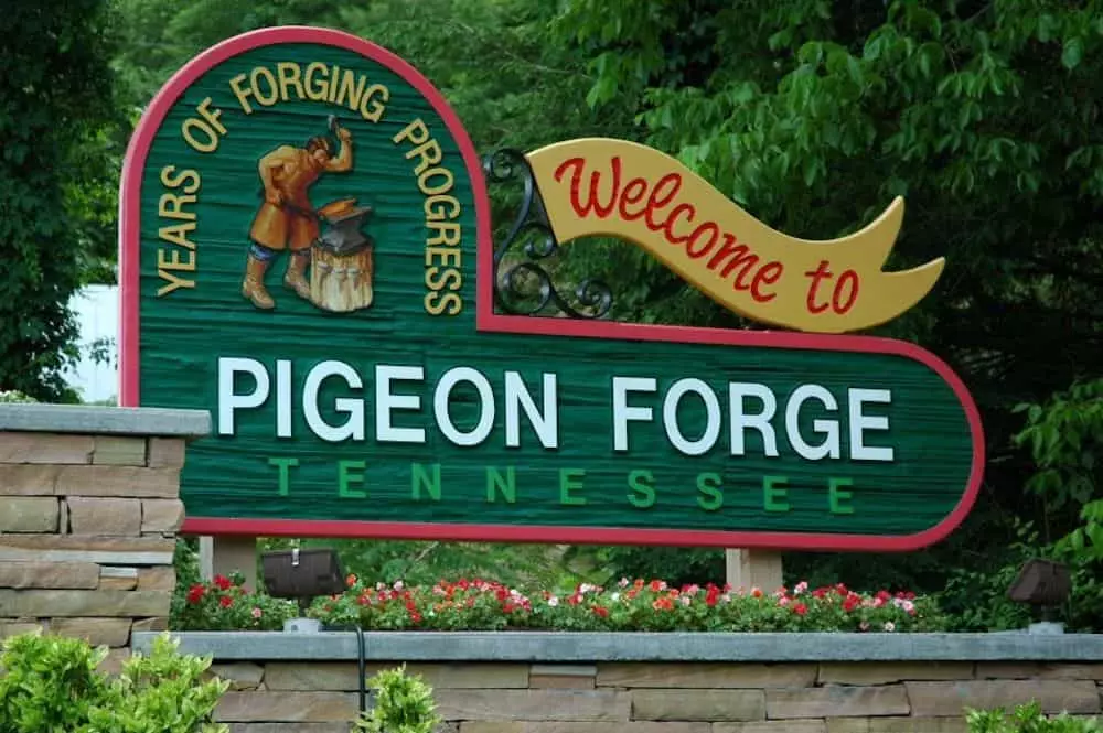 Pigeon Forge sign with flowers