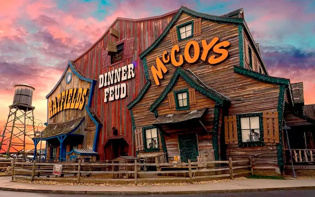 Pigeon Forge Dinner Show - Hatfield & McCoy Dinner Feud