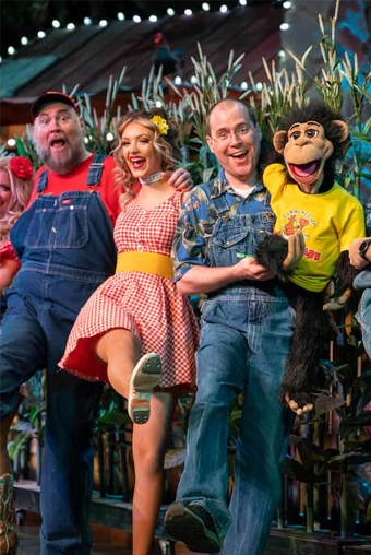 cast of Comedy Barn in Pigeon Forge on stage
