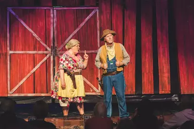 Ma and Pa performers at Hatfield & McCoy Dinner Feud