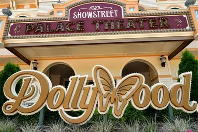 Dollywood sign in front of Showstreet Palace Theater