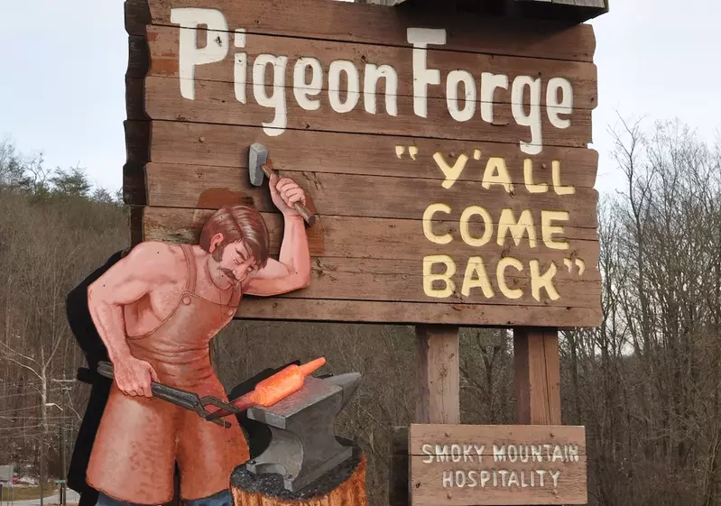Pigeon Forge sign